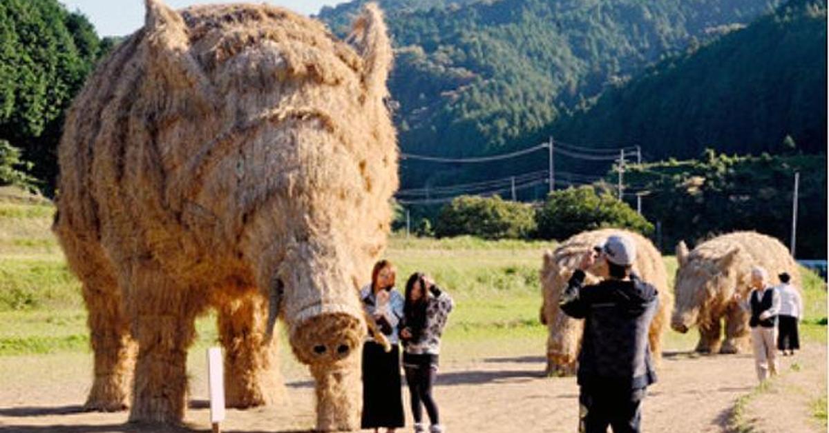 Enchanting Giant Beaver, a species scientifically known as Castoroides.