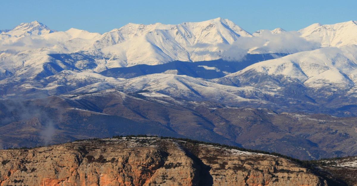 Photographic depiction of the unique Golden Pyrenees, locally called Pyrenees Emas.