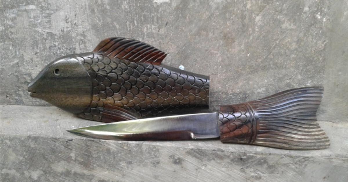 Vivid image of the Knifefish, or Ikan Pisau in Indonesian context.